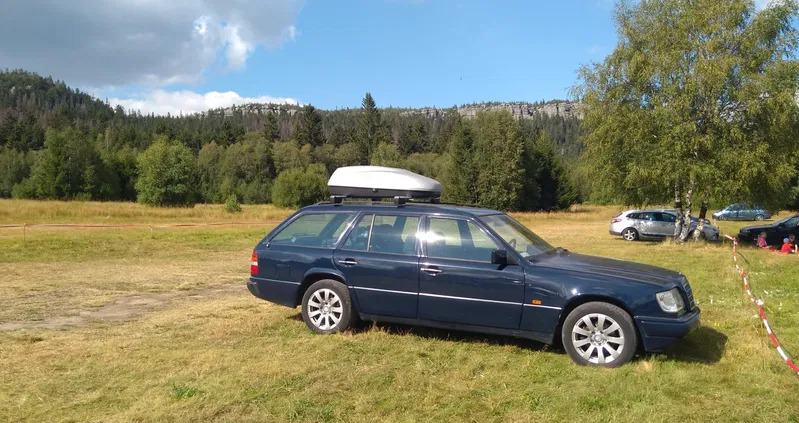 samochody osobowe Mercedes-Benz Klasa E cena 13999 przebieg: 330000, rok produkcji 1995 z Łódź